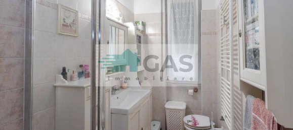 Apartamento de 2 dormitorios en Monza, Italy No. 372423 22