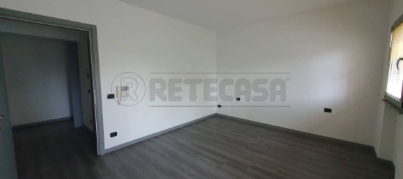 3 Schlafzimmer Wohnung in Gadesco Pieve Delmona, Italy, Nr. 142861 10