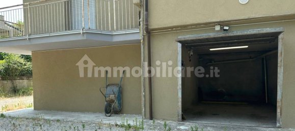  مرآب في Pavia, Italy 18متر مربع رقم 372644 3