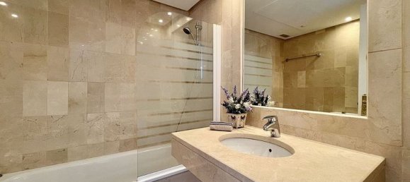 2 bedrooms Penthouse in Estepona, Spain No. 180194 8