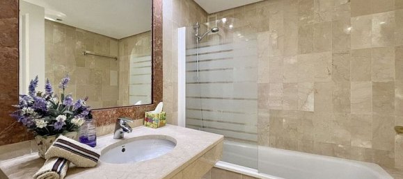 2 bedrooms Penthouse in Estepona, Spain No. 180194 6