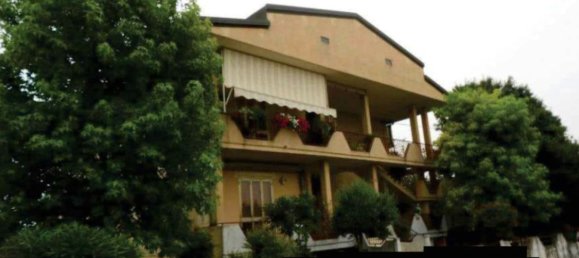 4 rooms Apartment in Lendinara, Italy No. 54439 2