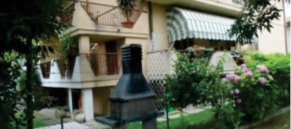 4 rooms Apartment in Lendinara, Italy No. 54439 9