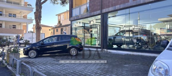 Propiedad comercial en Martinsicuro, Italy 158 m² No. 68389 10