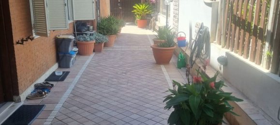 Квартира с 4 комнатами в Фьюмичино, Италия № 280450 9