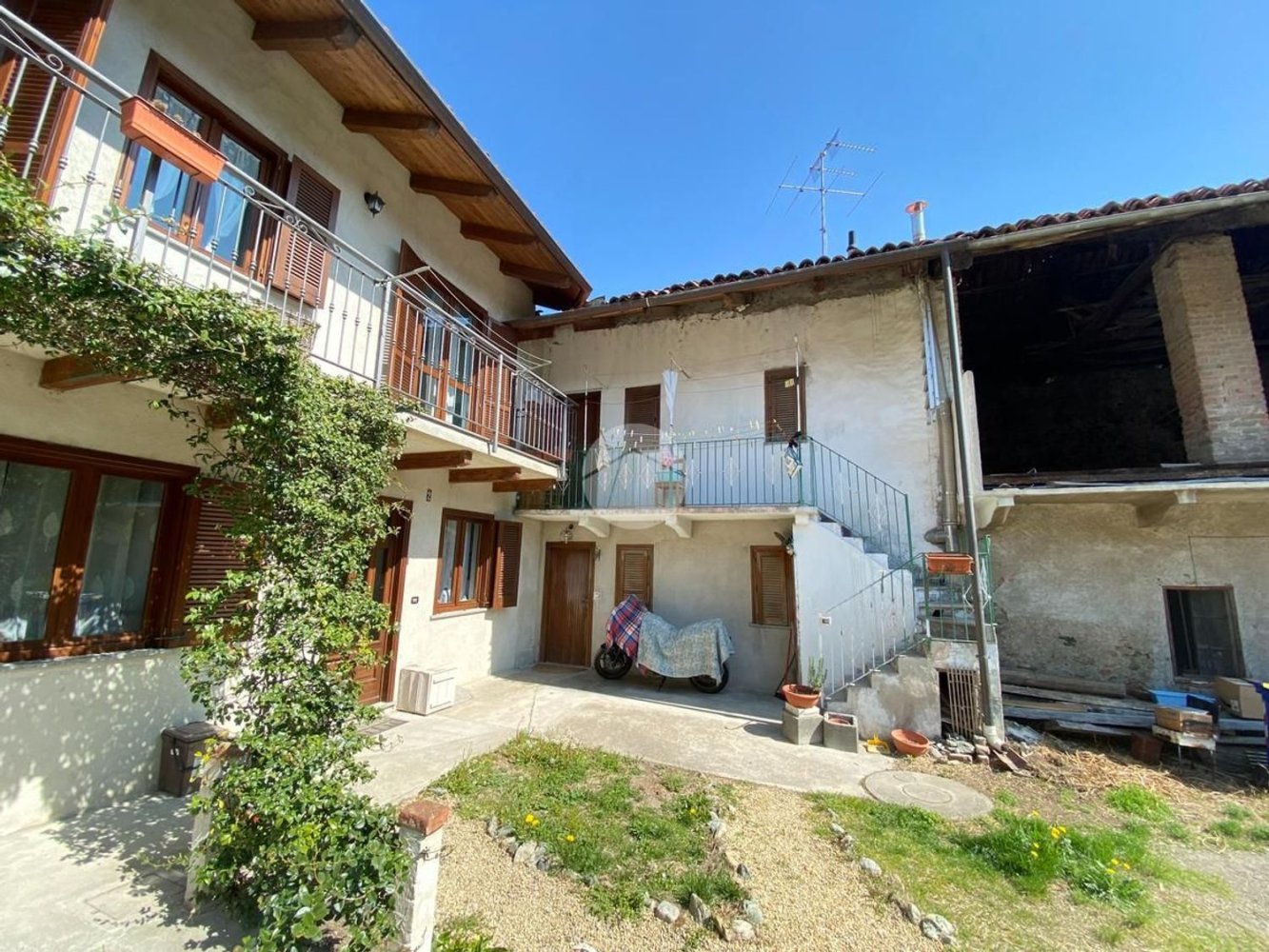 Apartamento de 2 dormitorios en Avigliana, Italy No. 345774
