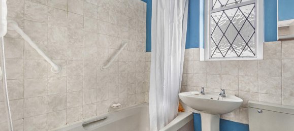 3 غرف نوم منزل في Egham, United Kingdom رقم 8627 51