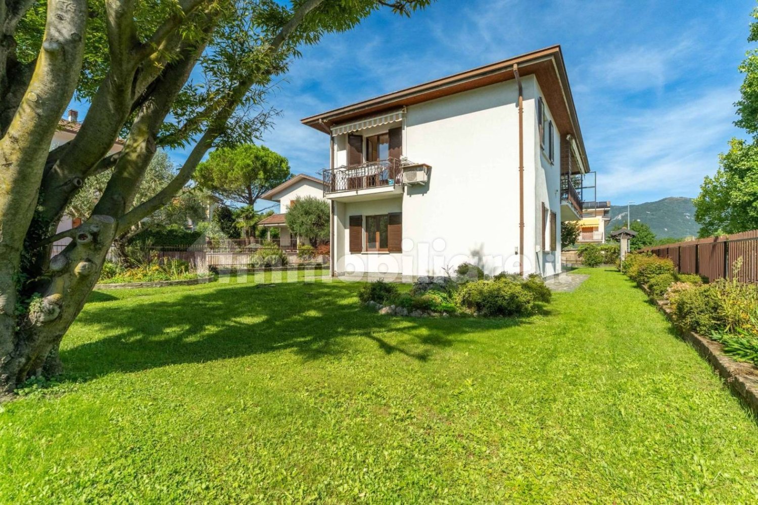 4 bedrooms Villa in Merone, Italy No. 383219