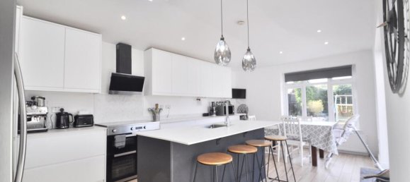 4 bedrooms House in Bromley, United Kingdom No. 13421 3