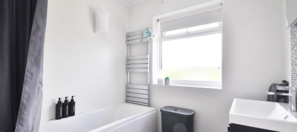 4 bedrooms House in Bromley, United Kingdom No. 13421 9