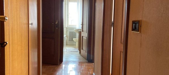 5 bedrooms Apartment in Mantua, Italy No. 362828 2