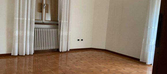 5 bedrooms Apartment in Mantua, Italy No. 362828 5