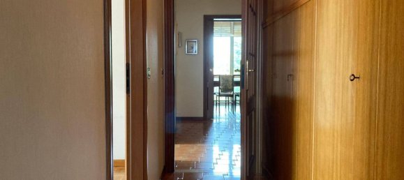 5 bedrooms Apartment in Mantua, Italy No. 362828 4