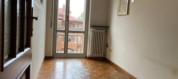 5 bedrooms Apartment in Mantua, Italy No. 362828 3