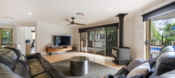 4 bedrooms House in Sandy Crossing, Australia No. 893 3