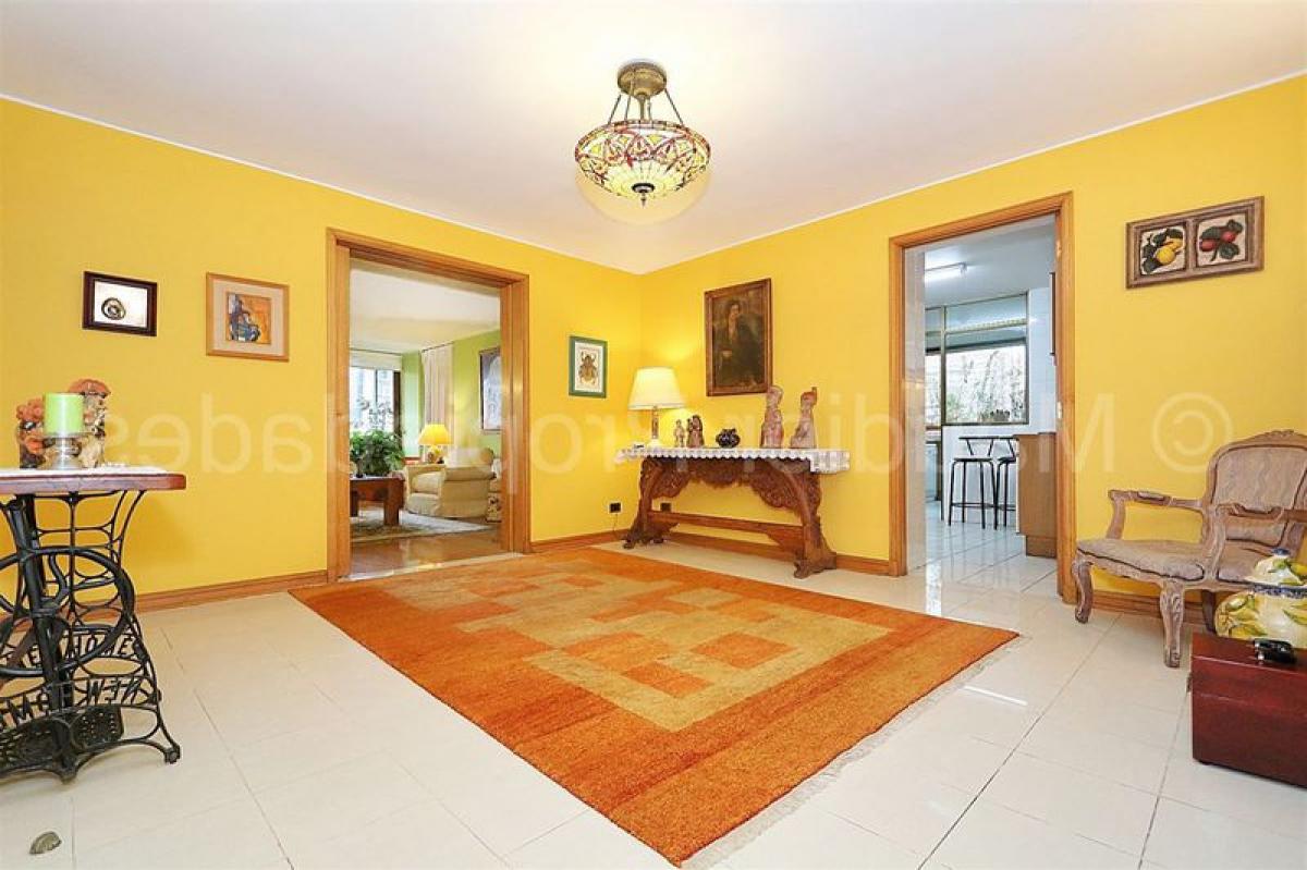 4 bedrooms Apartment in Santiago, Chile No. 2279