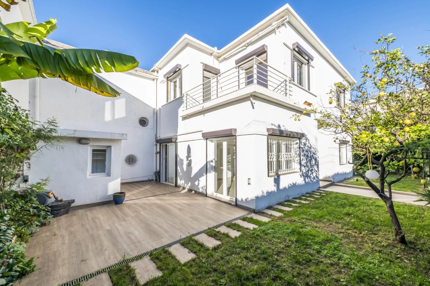 Propiedad comercial de 3 dormitorios en Nice, France No. 1919