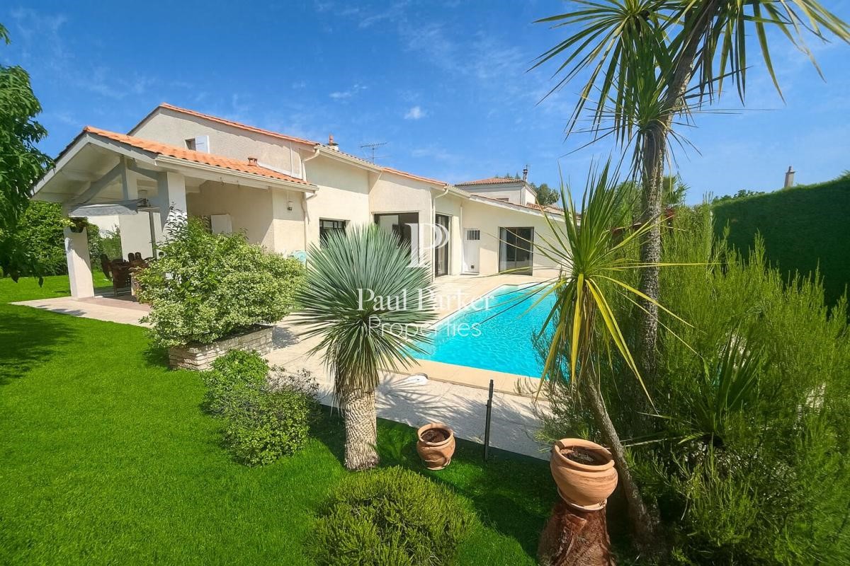 4 bedrooms House in Le Haillan, France No. 351758