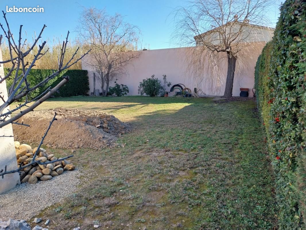 3 bedrooms Land in Marignane, France No. 117326