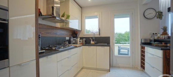 Дом с 4 спальнями в Жуэ-ле-Тур, Франция № 256807 15