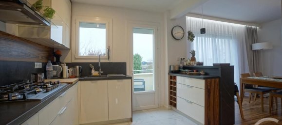 Дом с 4 спальнями в Жуэ-ле-Тур, Франция № 256807 17