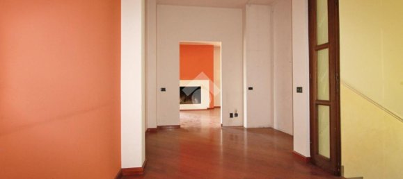 5 bedrooms Villa in Mariano Comense, Italy No. 298373 25