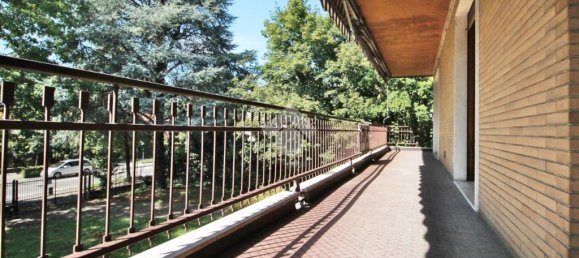 5 bedrooms Villa in Mariano Comense, Italy No. 298373 20