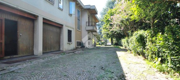 5 bedrooms Villa in Mariano Comense, Italy No. 298373 9