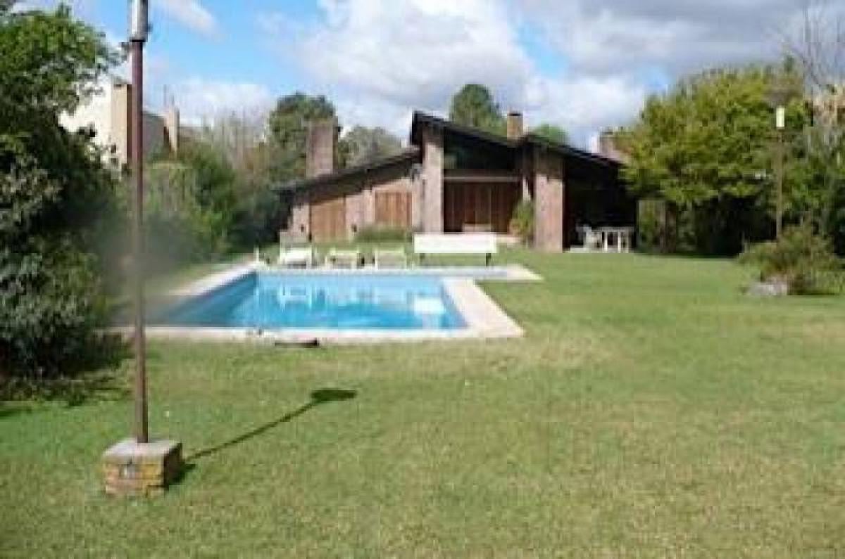 Casa de 3 dormitorios en Pilar, Argentina No. 16569