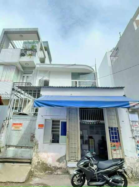 138m² House in District 7, Vietnam No. 7683