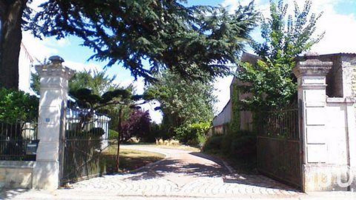 6 bedrooms House in Chambon, France No. 31634