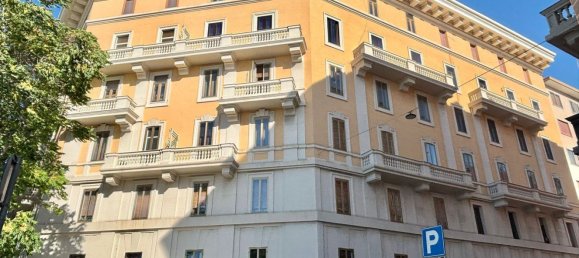 4 bedrooms Apartment in Bari, Italy No. 316734 16