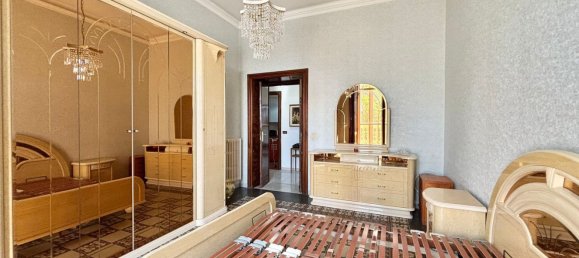 4 bedrooms Apartment in Bari, Italy No. 316734 8