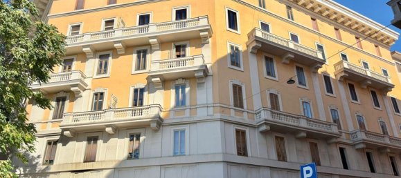 4 bedrooms Apartment in Bari, Italy No. 316734 2