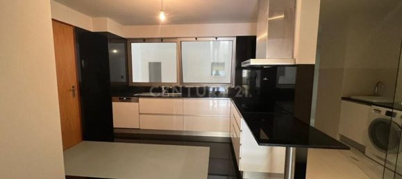 3 bedrooms Apartment in Porto, Portugal No. 97838 11