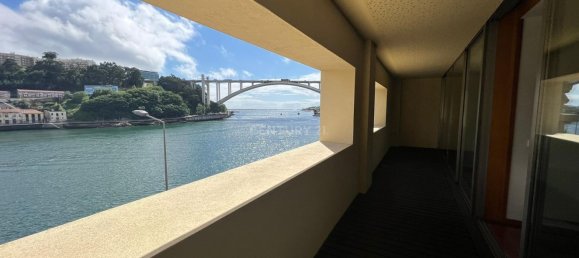 3 bedrooms Apartment in Porto, Portugal No. 97838 3