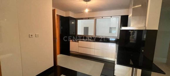 3 bedrooms Apartment in Porto, Portugal No. 97838 10