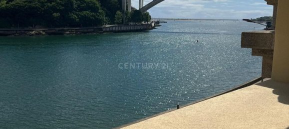 3 bedrooms Apartment in Porto, Portugal No. 97838 2