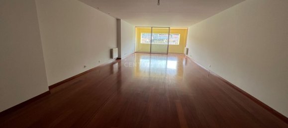 3 bedrooms Apartment in Porto, Portugal No. 97838 4