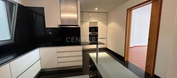 3 bedrooms Apartment in Porto, Portugal No. 97838 17