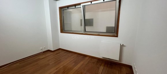 3 bedrooms Apartment in Porto, Portugal No. 97838 9