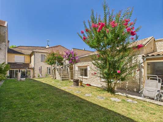 7 bedrooms House in Eymet, France No. 281598