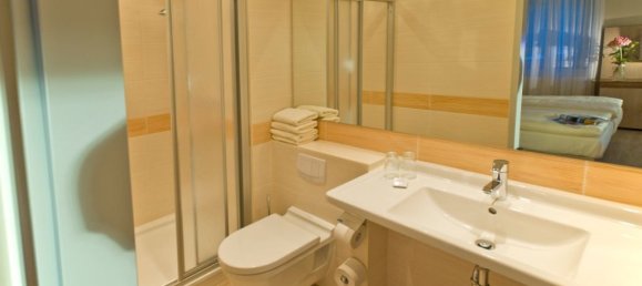 44 rooms Hotel in Vorpommern-Rugen, Germany No. 190973 20