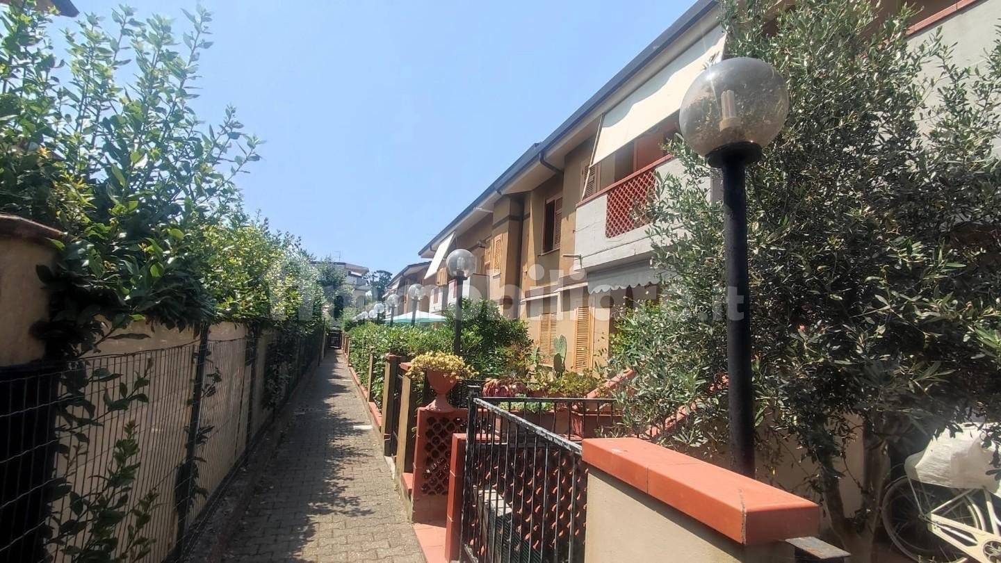 2 bedrooms Apartment in Carrara, Italy No. 297691