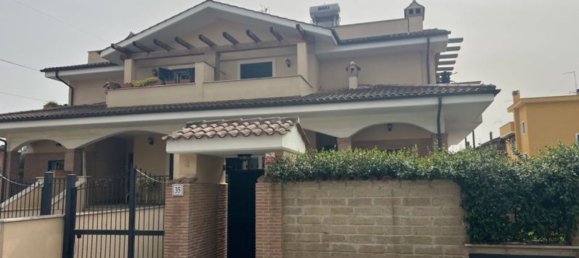 4 rooms House in Rome, Italy No. 205495 3