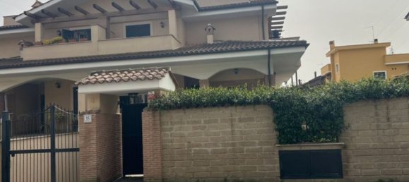 4 rooms House in Rome, Italy No. 205495 2