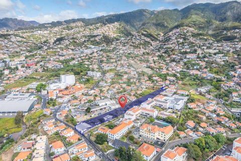 3 bedrooms Building in Funchal, Portugal No. 252225