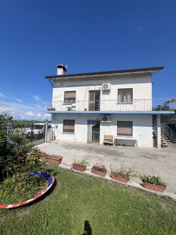 Casa de 4 divisões em Pordenone, Italy N.º 265713