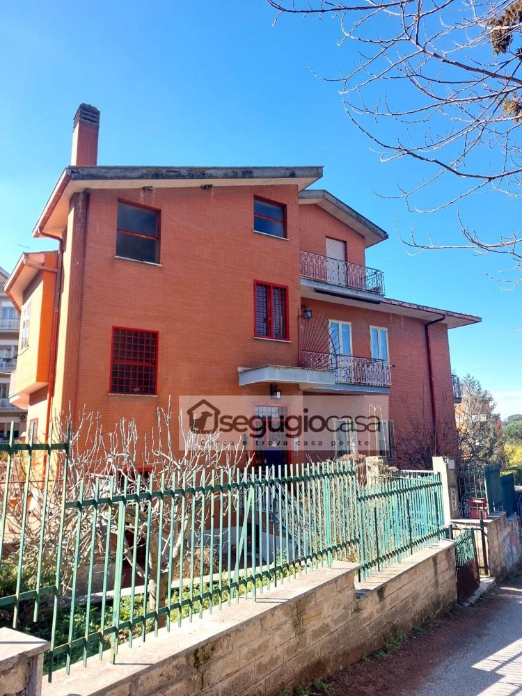 Apartamento de 5 dormitorios en Rome, Italy No. 321602
