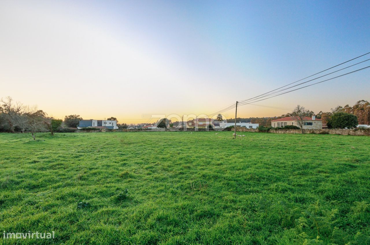 Terrain à Gemeses, Portugal 12700m² No. 54453
